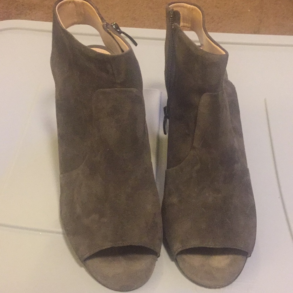 Shoes - Picture 2 of 3